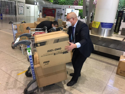 24萬只!好心人獨自攜帶大量口罩進港 杭州機場快速轉運